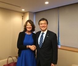 With Parliamentary Vice Minister Iwao Horii at the Ministry of Foreign Affairs (photo provided by MOFA)