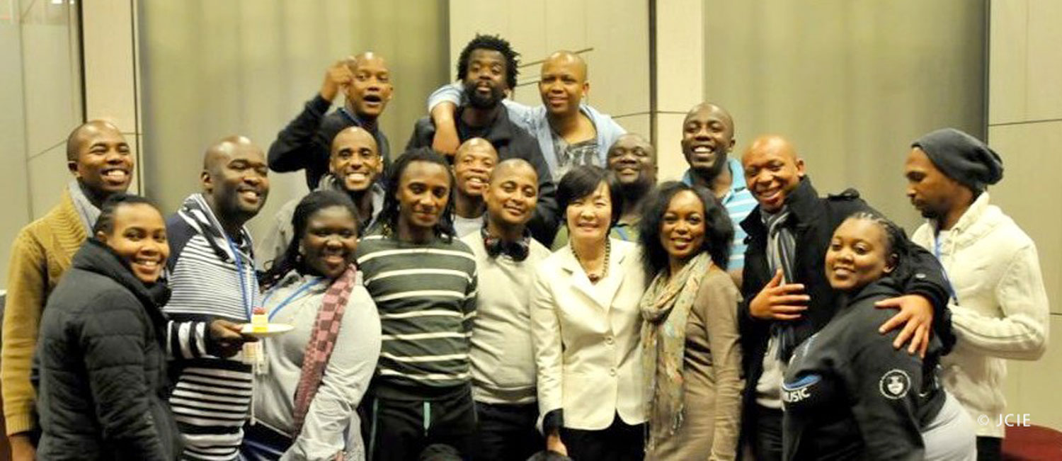 First Lady Akie Abe with members of the Isango Ensemble