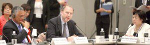 左から、アレックス・Ｇ・コウティーノ博士、ピーター・ピオット博士、勝又 英子（モデレーター）
